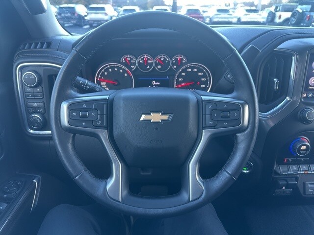 2020 Chevrolet Silverado 1500 LT photo 3