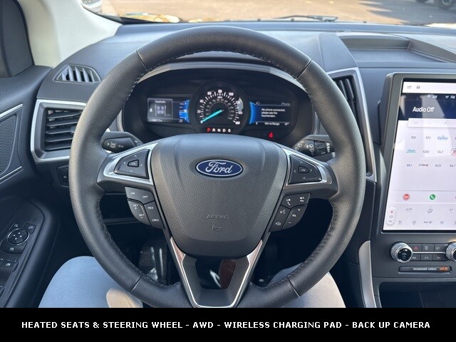 2024 Ford Edge SEL photo 2