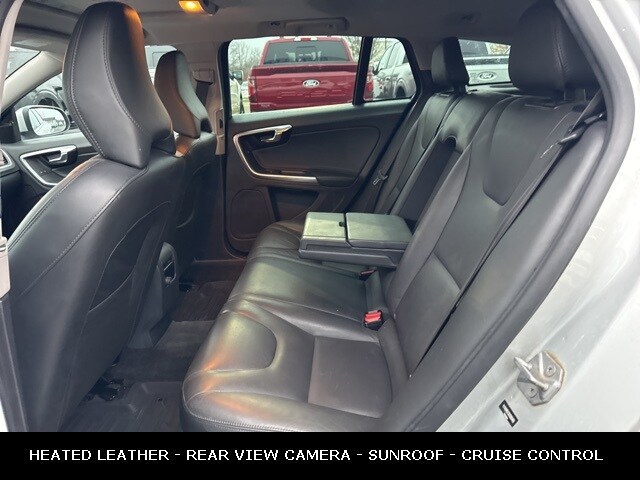 2016 VOLVO V60 - Image 17