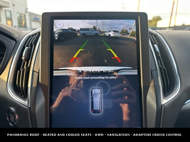 2022 Ford Edge Titanium photo 4