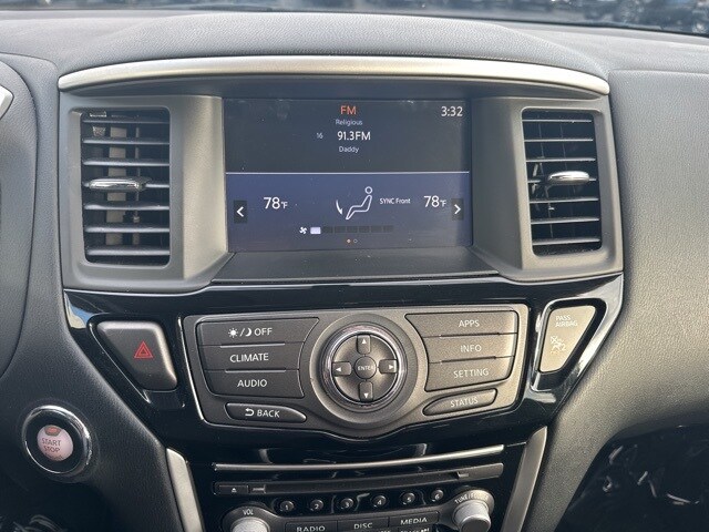 2020 Nissan Pathfinder SV photo 2