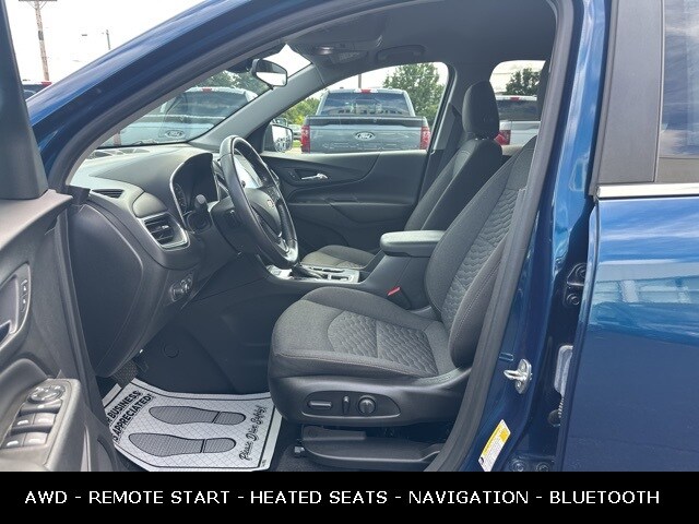 2021 Chevrolet Equinox LT photo 2