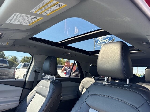 2024 Ford Explorer XLT Sport photo 2