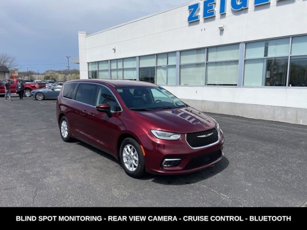Used 2023 Chrysler Pacifica Touring L Van Passenger Van