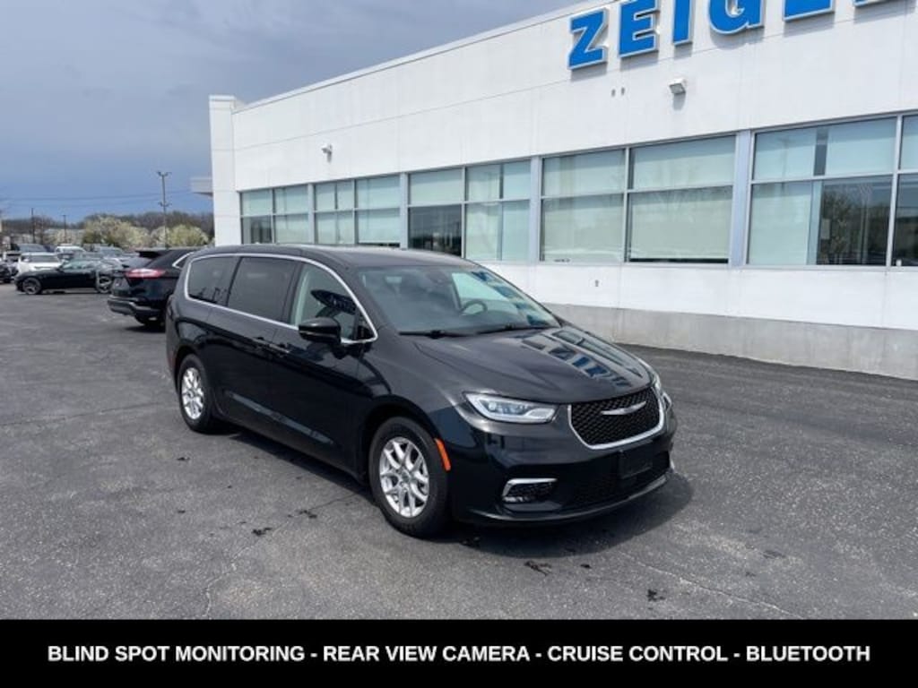 Used 2023 Chrysler Pacifica Touring L Van Passenger Van