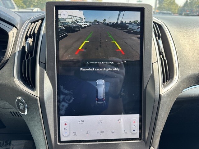 2022 Ford Edge SEL photo 4