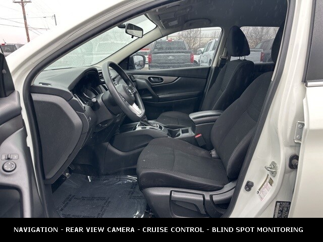 2019 Nissan Rogue Sport S photo 2