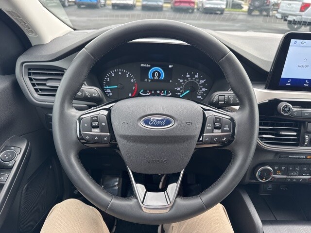 2022 Ford Escape SE photo 2