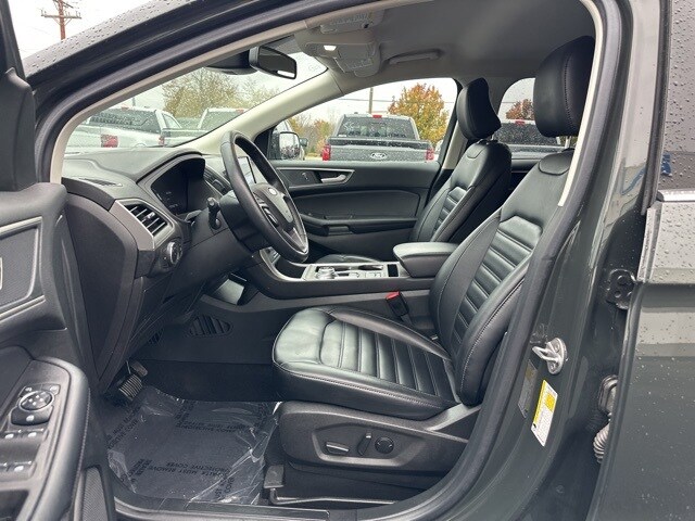 2023 Ford Edge SEL photo 2