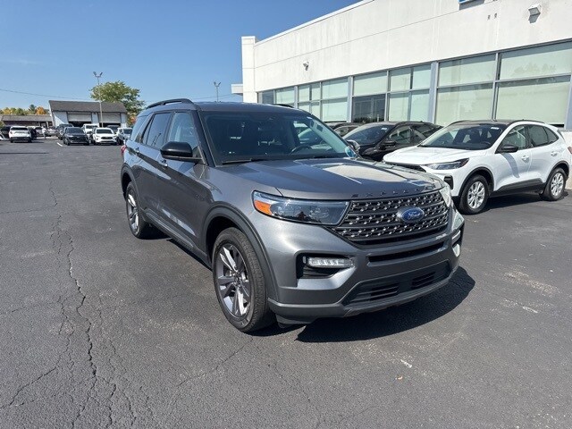 2022 Ford Explorer XLT Sport photo 2