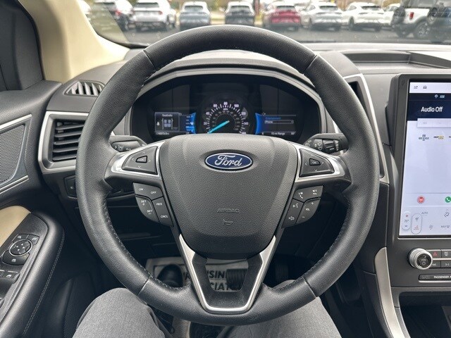 2024 Ford Edge SEL photo 3