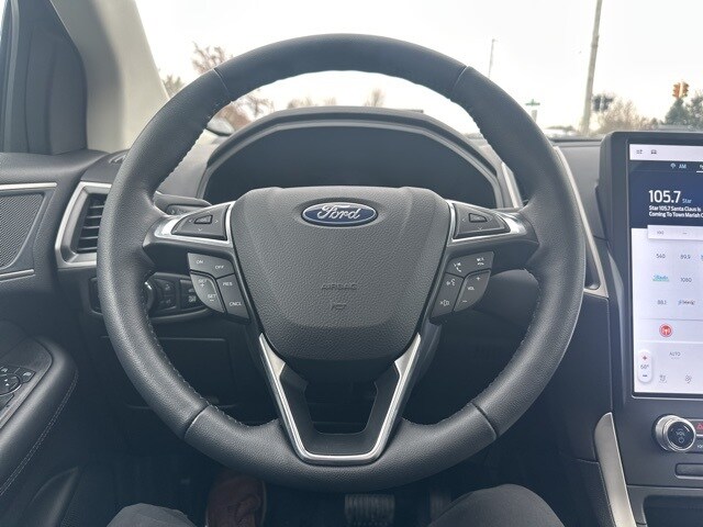 2024 Ford Edge SEL photo 3