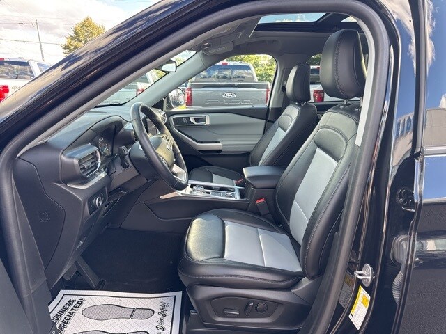 2023 Ford Explorer XLT photo 3
