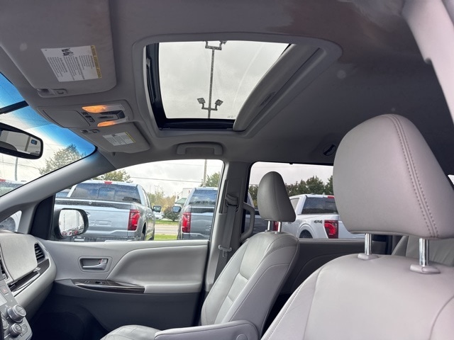 2016 TOYOTA SIENNA - Image 4