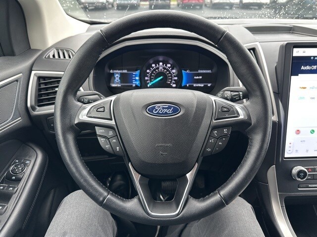 2023 Ford Edge SEL photo 3