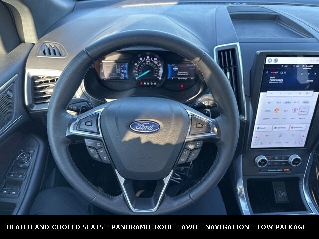2022 Ford Edge Titanium photo 3