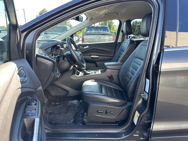 2019 Ford Escape Titanium photo 2