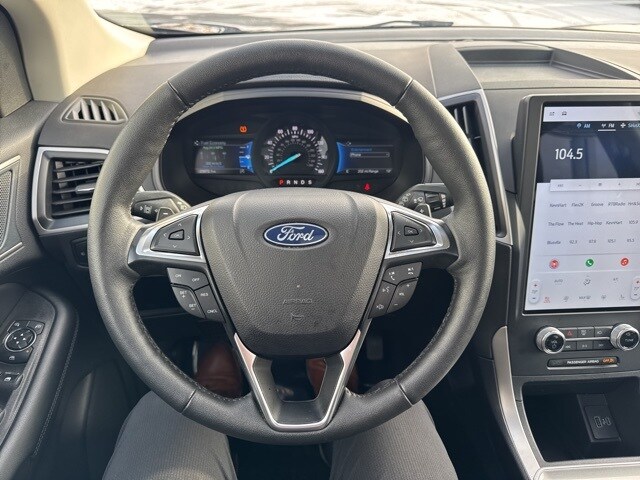 2024 Ford Edge SEL photo 2