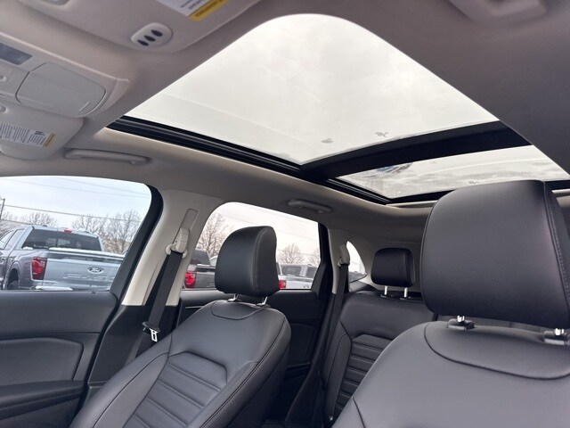 2024 Ford Edge SEL photo 4