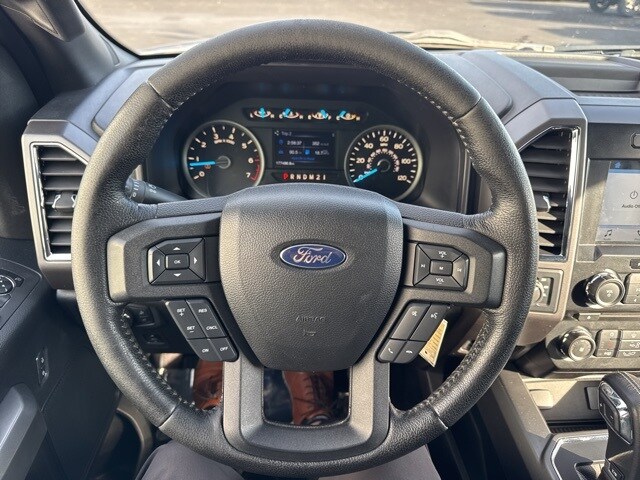 2016 Ford F-150 XLT photo 2