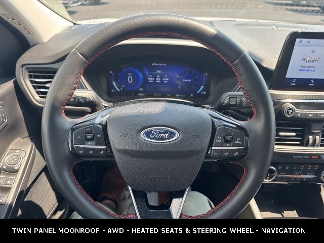 2022 Ford Escape SEL photo 2