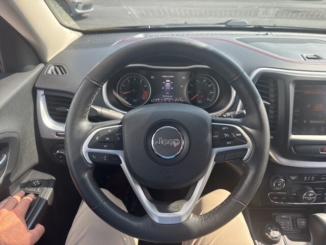 2015 Jeep Cherokee Trailhawk photo 2