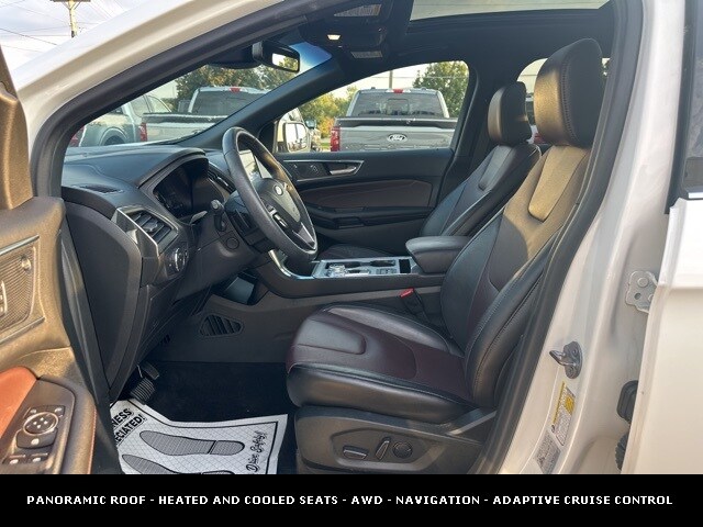 2022 Ford Edge Titanium photo 2