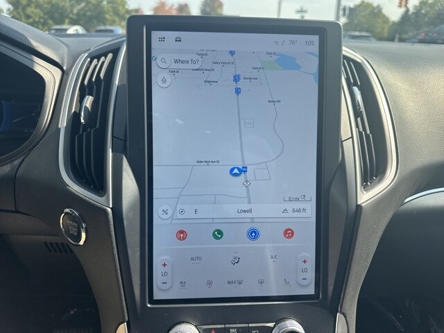 2022 Ford Edge SEL photo 2
