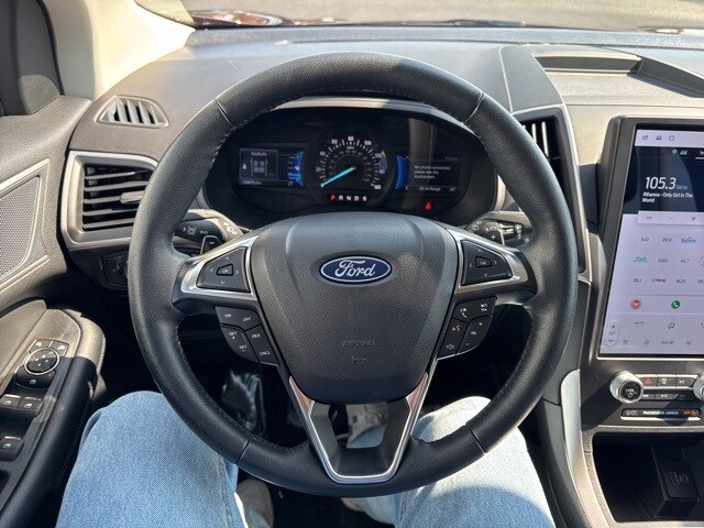 2024 Ford Edge SEL photo 2