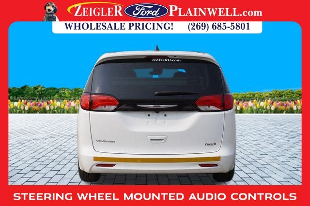 2023 Chrysler Voyager LX photo 4