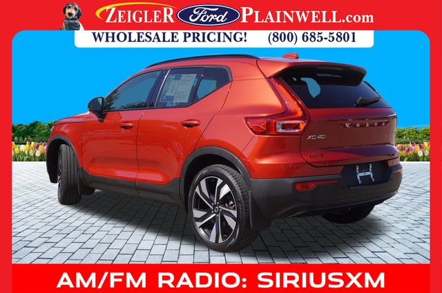 2023 Volvo XC40 Plus AWD photo 3