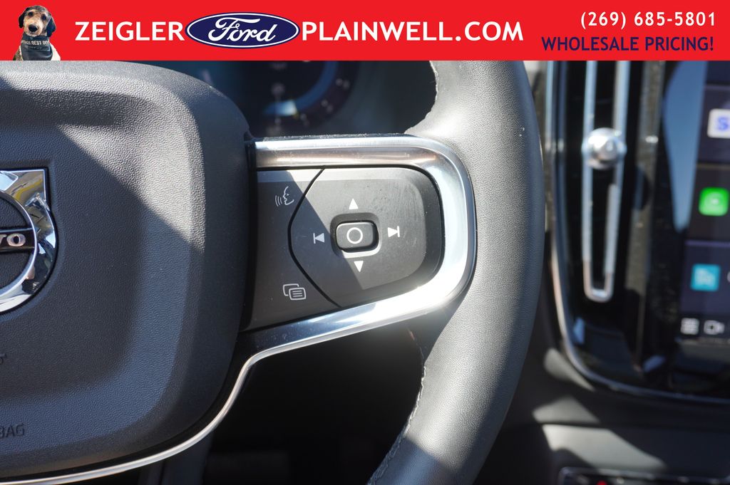 2023 VOLVO XC40 - Image 27