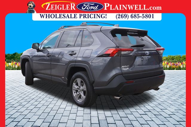 2022 Toyota RAV4 XLE Hybrid photo 3