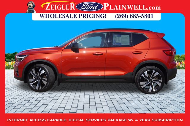 2023 VOLVO XC40 - Image 2