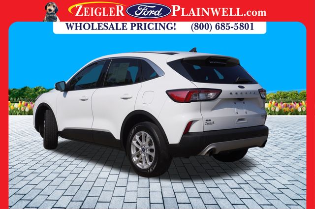 2021 Ford Escape SE photo 2