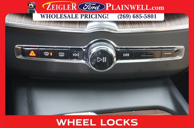 2023 VOLVO XC60 - Image 25