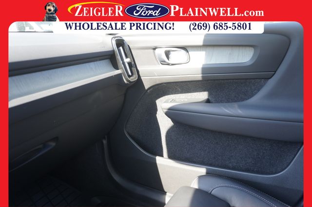 2023 VOLVO XC40 - Image 34