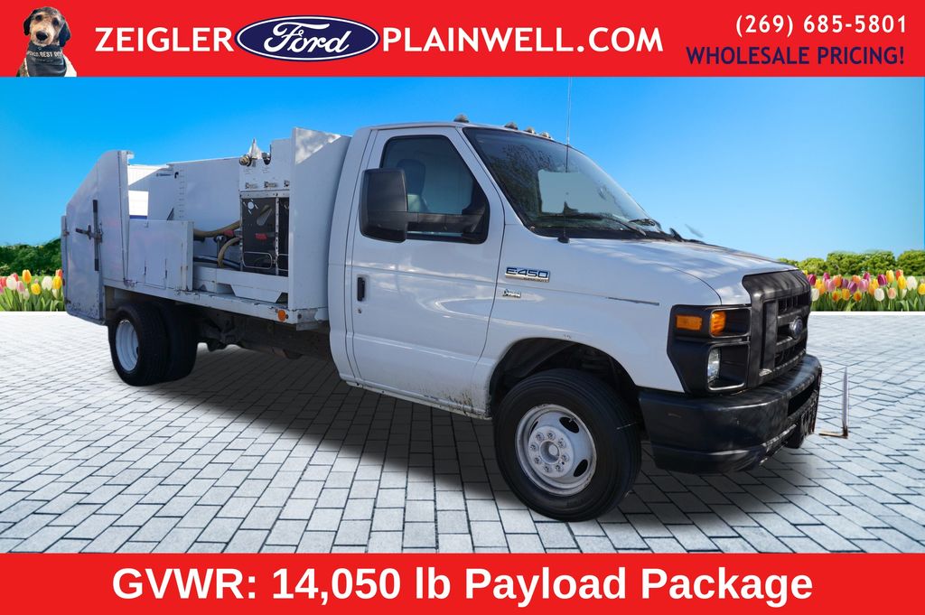 2011 FORD E-450 - Image 1