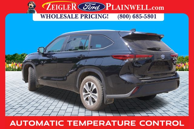 2023 Toyota Highlander Hybrid XLE photo 3