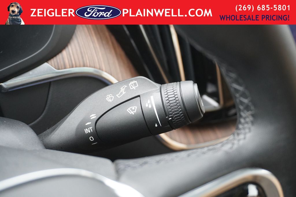 2023 VOLVO XC60 - Image 29