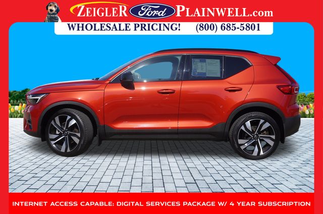2023 Volvo XC40 Plus AWD photo 2