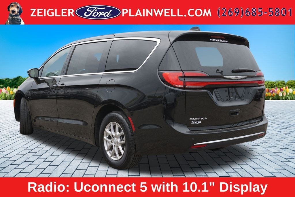 Used 2025 Chrysler Pacifica Select Van Passenger Van