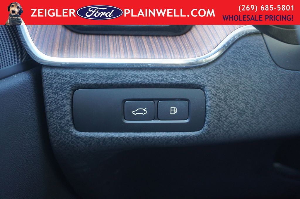 2023 VOLVO XC60 - Image 29