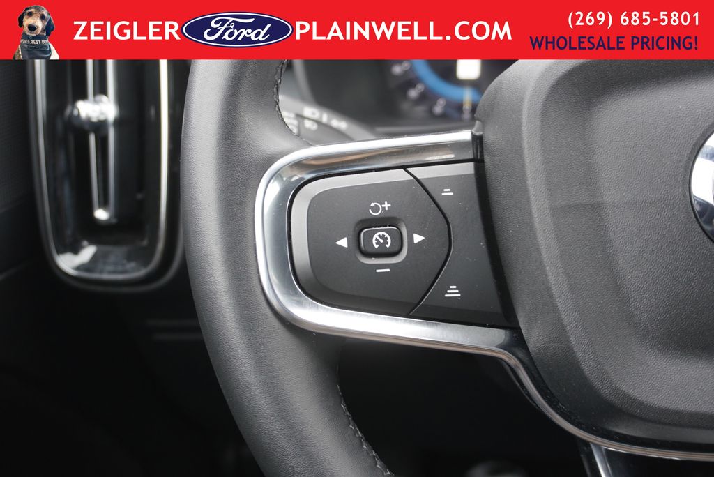 2024 VOLVO XC40 - Image 25