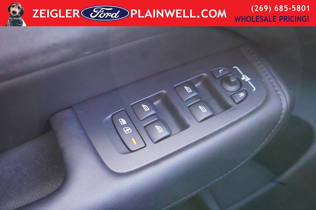 2023 VOLVO XC60 - Image 30