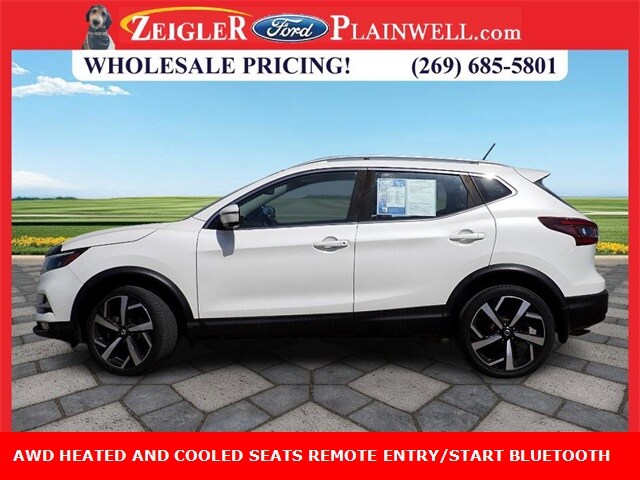 2020 Nissan Rogue Sport S photo 2