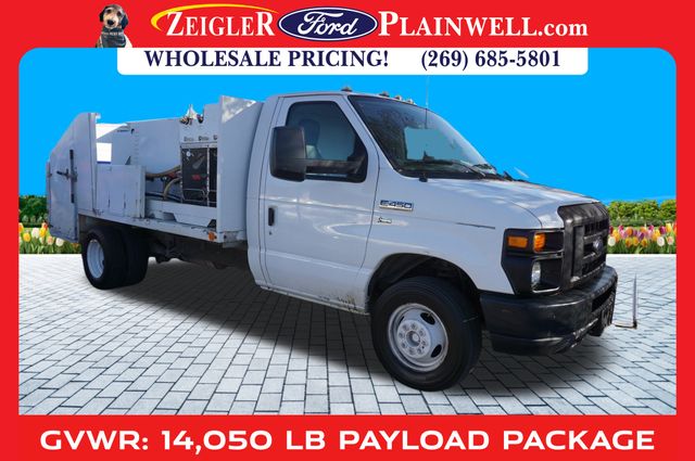 2011 FORD E-450 - Image 1