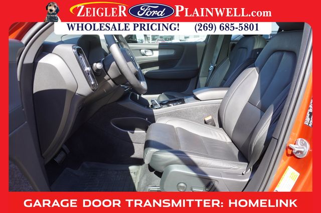 2023 VOLVO XC40 - Image 17