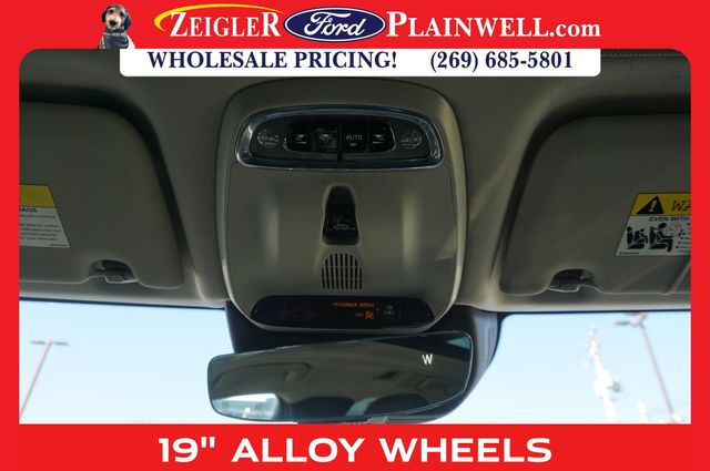 2018 VOLVO XC60 - Image 32