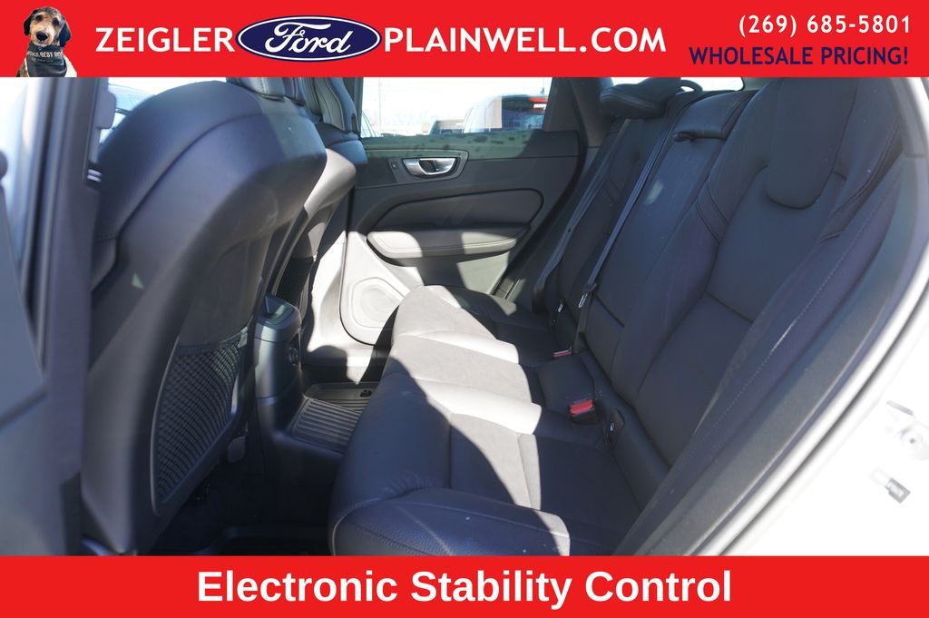 2023 VOLVO XC60 - Image 12
